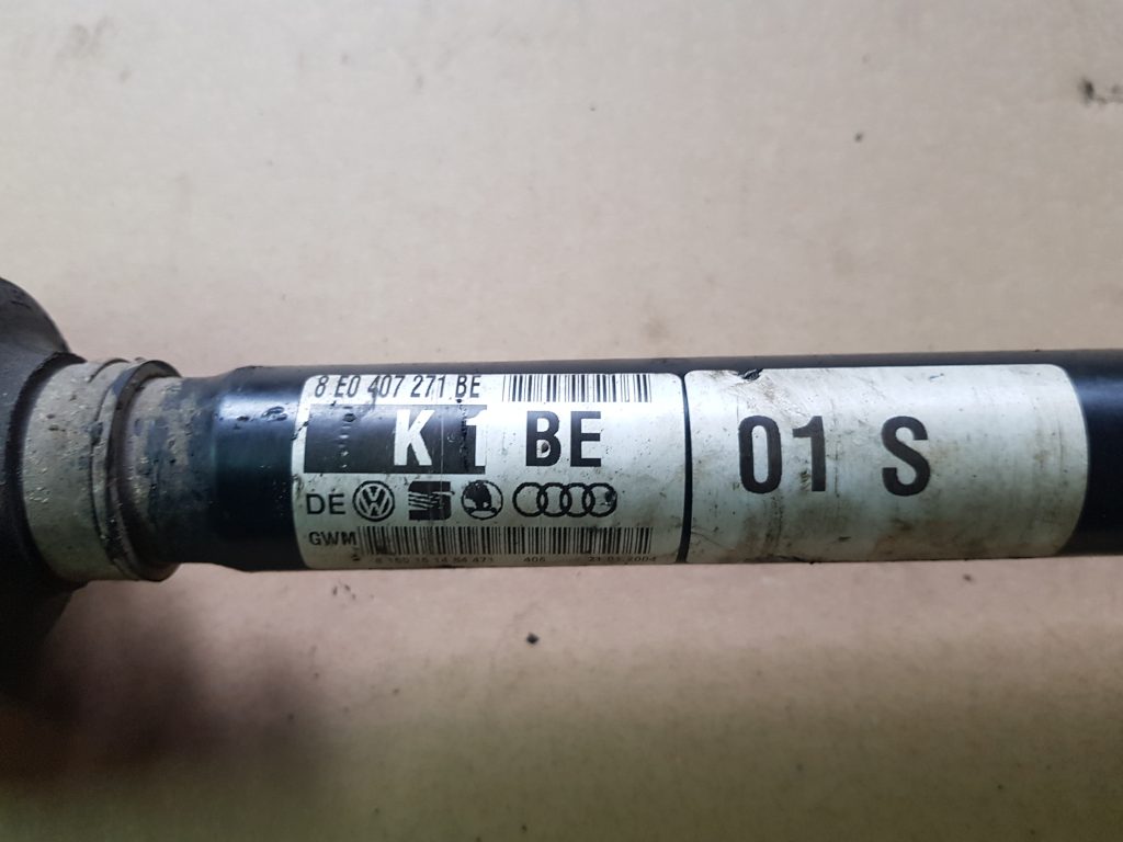 Pusass priekšējā kreisā priekš AUDI A4 AVANT 2004