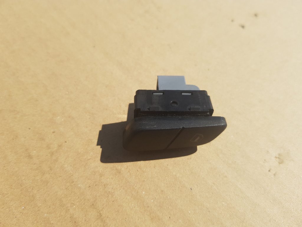 Stikla pacelšanas poga priekš VW POLO 2005 3 Stikla pacelšanas poga priekš VW POLO 2005