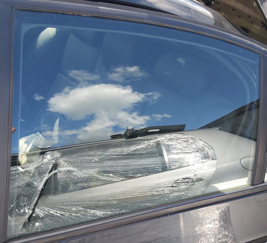 Aizmugurējo kreiso durvju stikls priekš BMW 525 E60 2006 BLACK