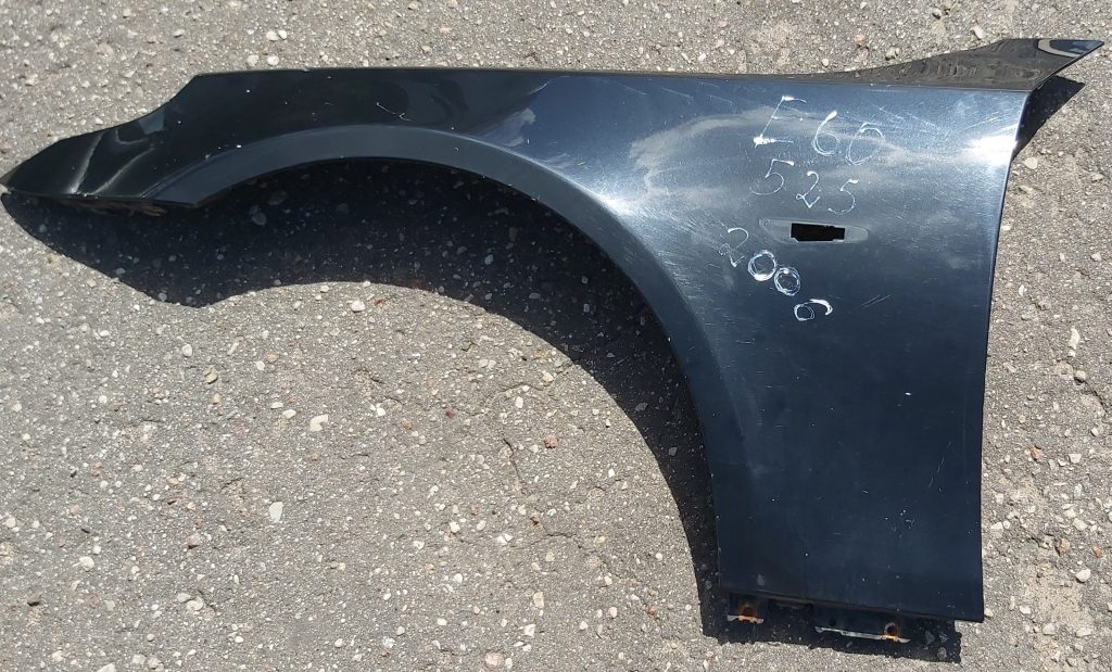 Priekšējais kreisais spārns priekš BMW 525 E60 2006 BLACK 1 Priekšējais kreisais spārns priekš BMW 525 E60 2006 BLACK