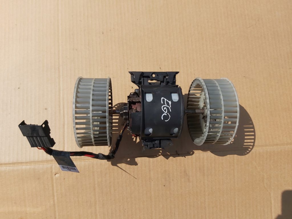 Salona ventilators priekš BMW 525 E60 2006 BLACK 3 Salona ventilators priekš BMW 525 E60 2006 BLACK