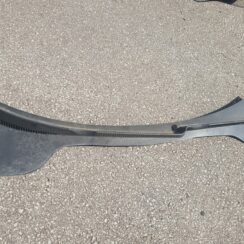 Vējstikla uzlikas (deflektora) režģis priekš VW GOLF 5 2006