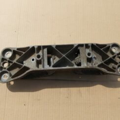 Pārnesumkārbas kronšteins pa labi priekš BMW 525 E60 2006 BLACK