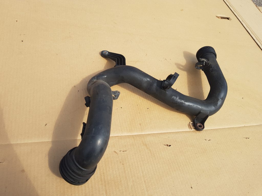 Interkulera caurule priekš VW GOLF 5 2006