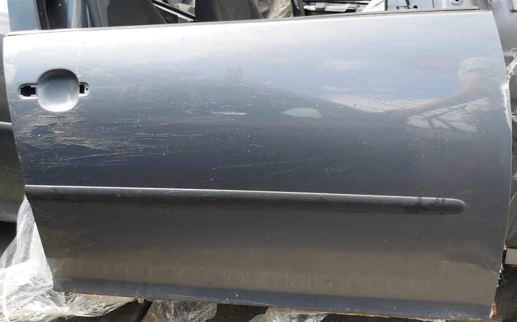 Priekšējās labās durvis priekš VW GOLF 5 2006 1 Priekšējās labās durvis priekš VW GOLF 5 2006