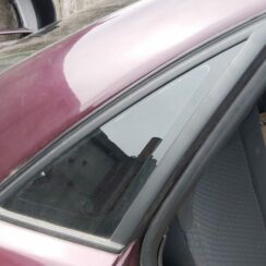 Aizmugurējais labais sānu stikls priekš AUDI A4 1996