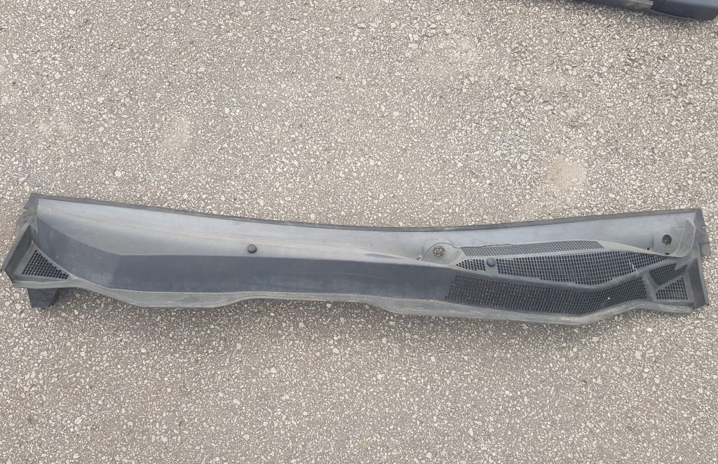 Vējstikla uzlikas (deflektora) režģis priekš OPEL ASTRA H STATION WAGON 2007