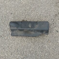 Dzinēja dekoratīva vāka daļa priekš AUDI A4 1996