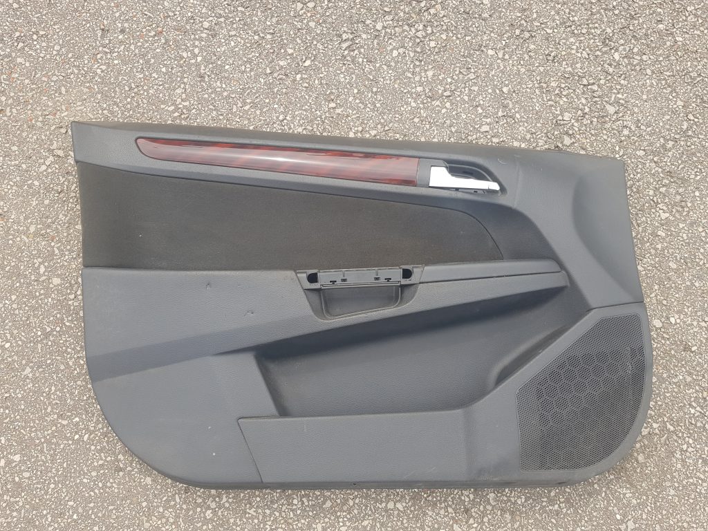 Aizmugurējo labo durvju apdare priekš OPEL ASTRA H STATION WAGON 2007
