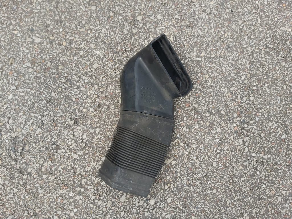 Gaisa filtra korpusa caurule priekš AUDI A4 1996 1 Gaisa filtra korpusa caurule priekš AUDI A4 1996