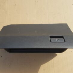 Mantu glabāšanas nodalījums pasažiera pusē priekš TOYOTA VERSO 2012