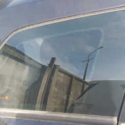 Aizmugurējais labais sānu stikls priekš OPEL ASTRA H STATION WAGON 2009