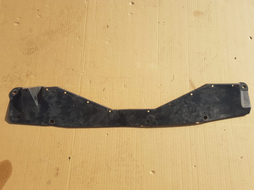 Aizmugurēja bufera aizsargs priekš TOYOTA VERSO 2012