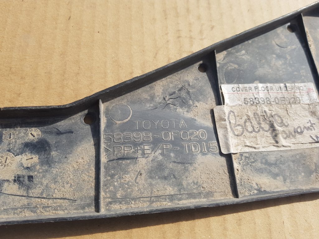 Aizmugurēja bufera aizsargs priekš TOYOTA VERSO 2012