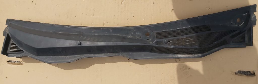 Vējstikla uzlikas (deflektora) režģis priekš OPEL ASTRA H STATION WAGON 2009