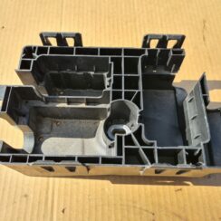 Drošinātāju kārbas korpuss priekš OPEL ASTRA J 2011