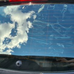 Aizmugures stikls priekš OPEL ASTRA J 2011