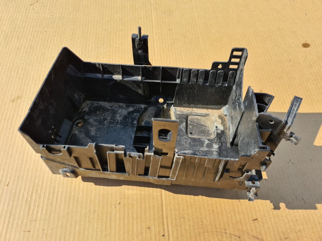 Akumulatora stiprināšanas korpuss priekš OPEL ASTRA J 2011