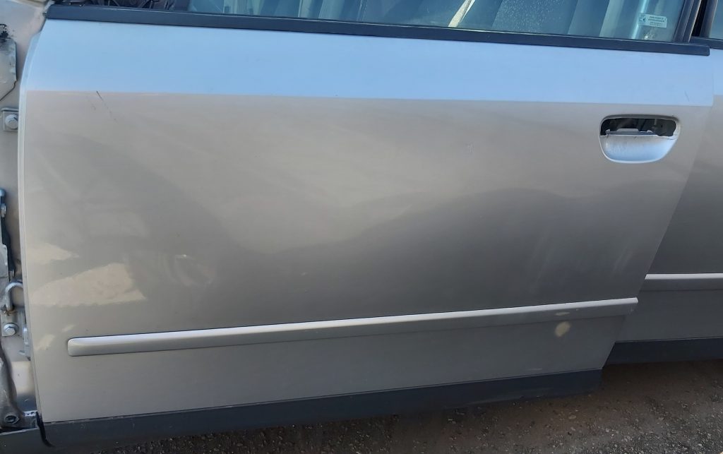 Priekšējās kreisās durvis priekš AUDI A4 2001 1 Priekšējās kreisās durvis priekš AUDI A4 2001