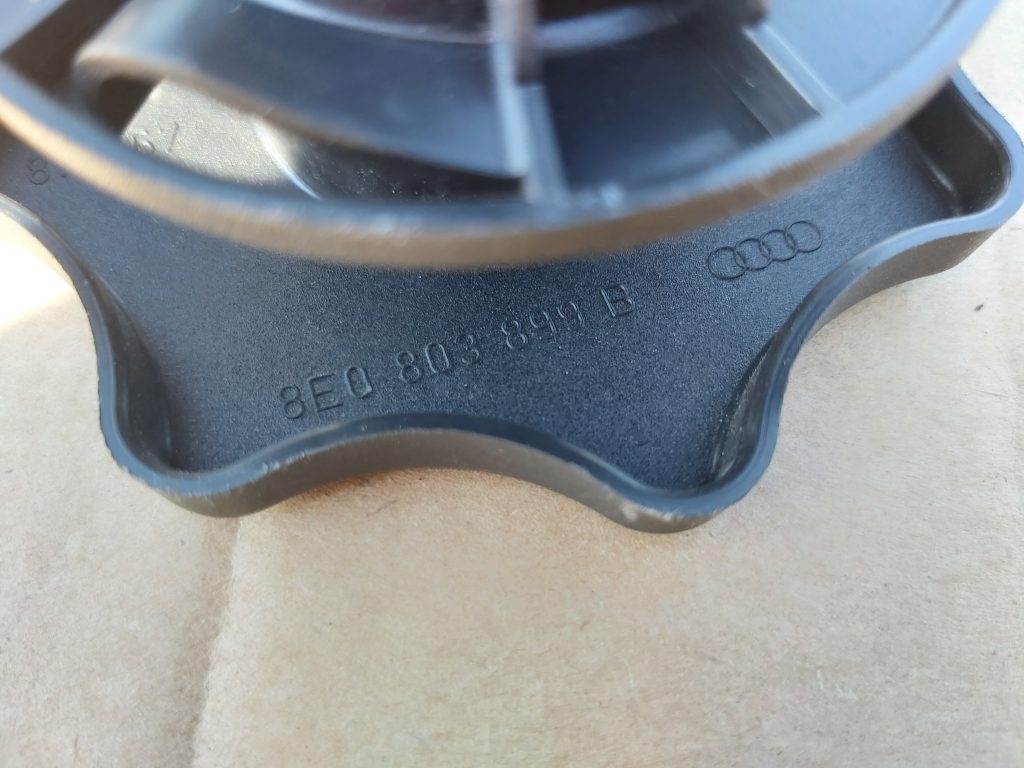 Rezerves riteņa stiprinājums priekš AUDI A4 2001