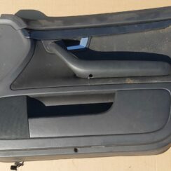 Priekšējo labo durvju apdare priekš AUDI A4 2001