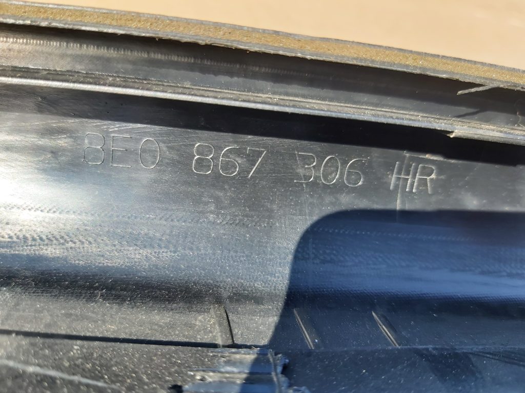 Aizmugurējo labo durvju apdare priekš AUDI A4 2001