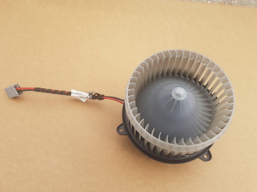 Salona ventilators priekš OPEL INSIGNIA SPORTS TOURER 2010 2 Salona ventilators priekš OPEL INSIGNIA SPORTS TOURER 2010