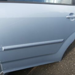 Aizmugurējās kreisās durvis priekš TOYOTA COROLLA VERSO 2008