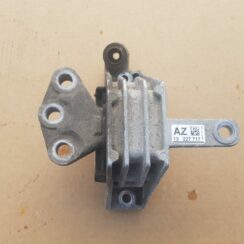 Dzinēja spilvens priekš OPEL INSIGNIA SPORTS TOURER 2010