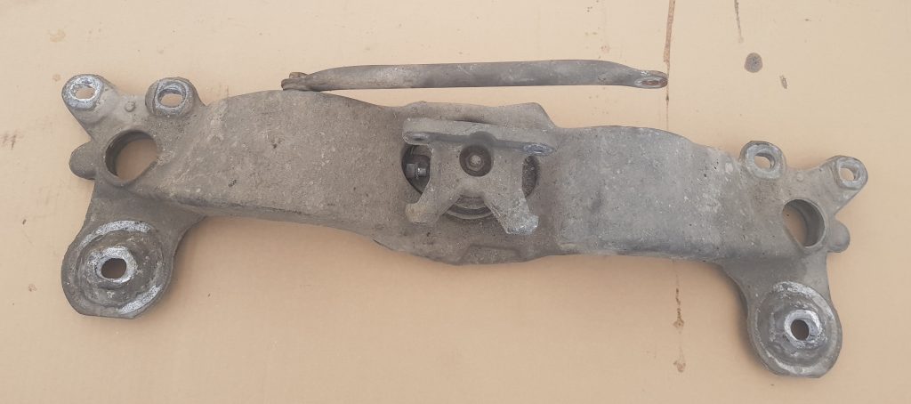 Ātrumkārbas kronšteins priekš AUDI A4 2005 1 Ātrumkārbas kronšteins priekš AUDI A4 2005