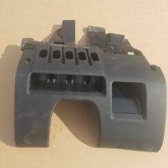 Mērinstrumentu paneļa apdare (zem stūres) priekš AUDI A4 2005