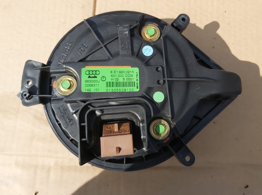 Salona ventilators priekš AUDI A4 2003 2 Salona ventilators priekš AUDI A4 2003