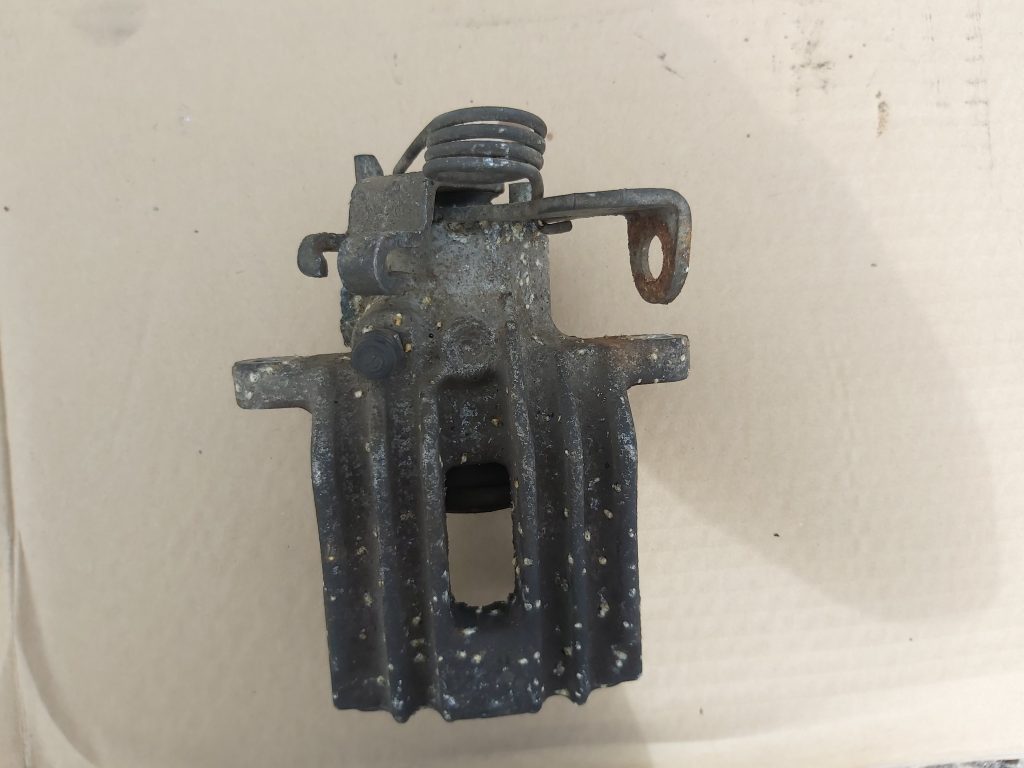 Aizmugurējais labais suports priekš AUDI A4 2003 1 Aizmugurējais labais suports priekš AUDI A4 2003