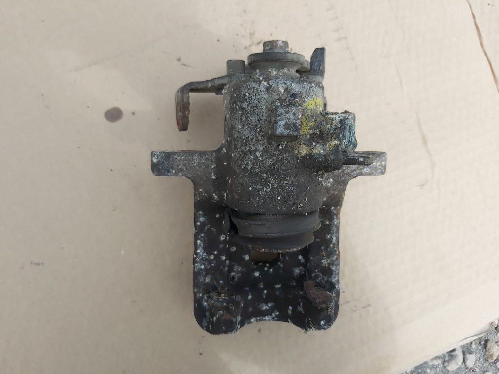 Aizmugurējais labais suports priekš AUDI A4 2003 2 Aizmugurējais labais suports priekš AUDI A4 2003