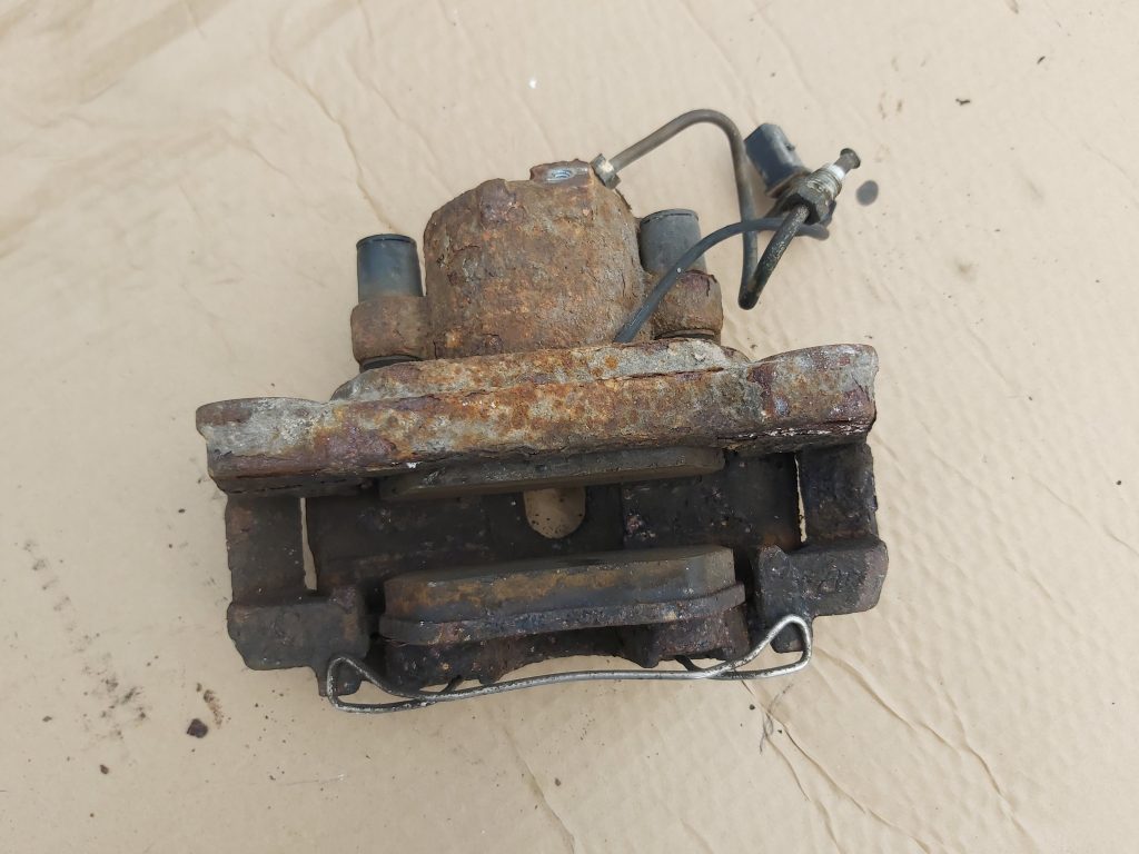 Priekšējais kreisais suports priekš AUDI A4 2003 2 Priekšējais kreisais suports priekš AUDI A4 2003