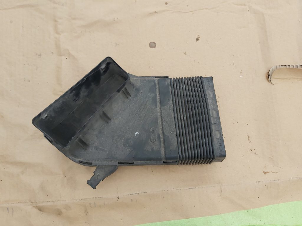 Gaisa filtra korpusa caurule priekš AUDI A4 2003 1 Gaisa filtra korpusa caurule priekš AUDI A4 2003