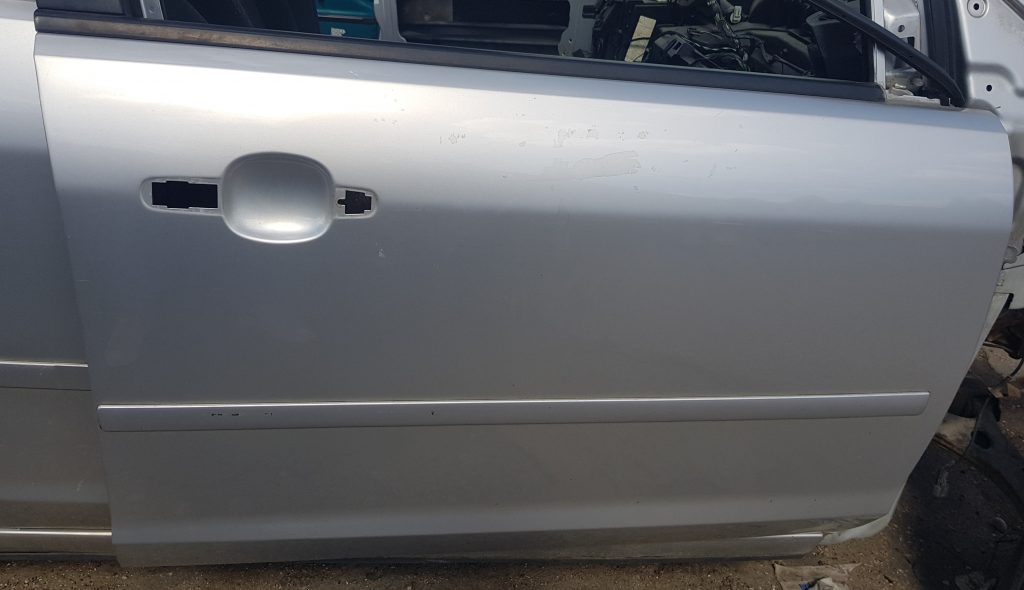 Priekšējās labās durvis priekš FORD FOCUS 2006 1 Priekšējās labās durvis priekš FORD FOCUS 2006