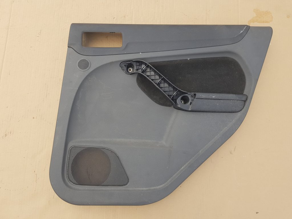 Aizmugurējo labo durvju apdare priekš FORD FOCUS 2006