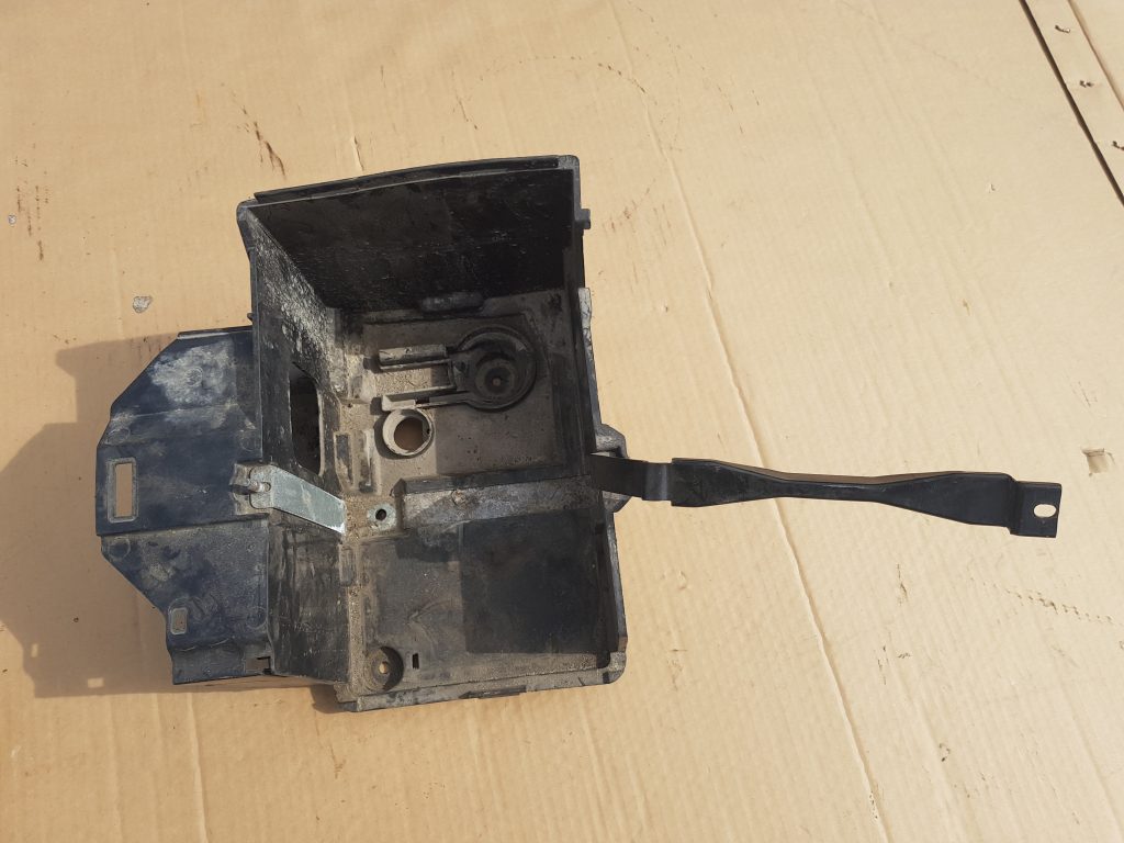 Akumulatora stiprināšanas korpuss priekš FORD FOCUS 2006 1 Akumulatora stiprināšanas korpuss priekš FORD FOCUS 2006