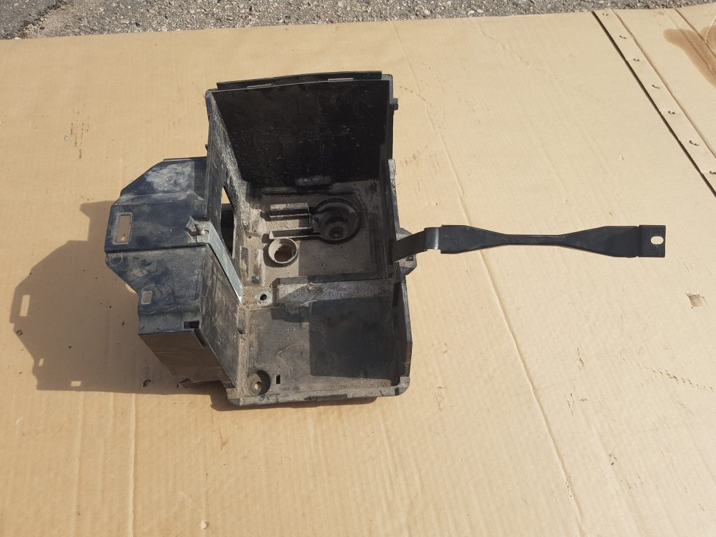 Akumulatora stiprināšanas korpuss priekš FORD FOCUS 2006 2 Akumulatora stiprināšanas korpuss priekš FORD FOCUS 2006