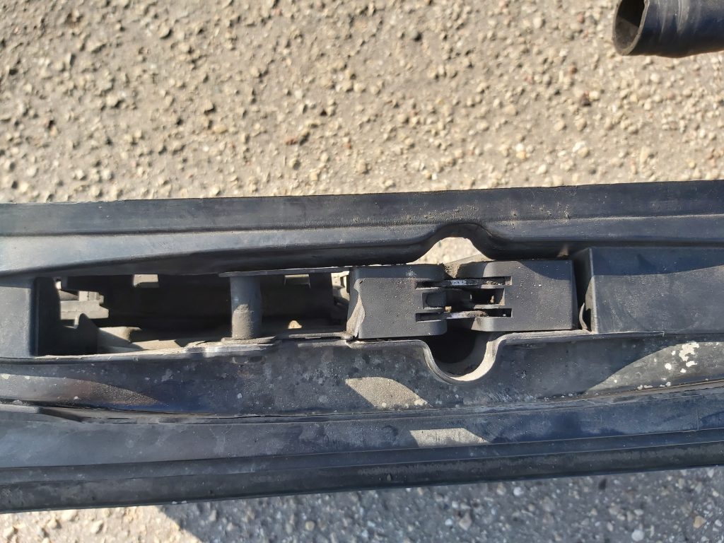 Radiatoru komplekts priekš AUDI A4 2004 2 Radiatoru komplekts priekš AUDI A4 2004