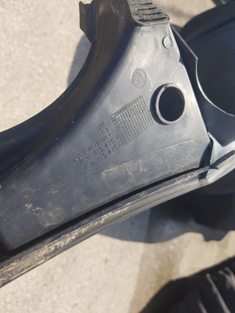 Vējstikla uzlikas (deflektora) režģis priekš ŠKODA FABIA 2003 2 Vējstikla uzlikas (deflektora) režģis priekš ŠKODA FABIA 2003