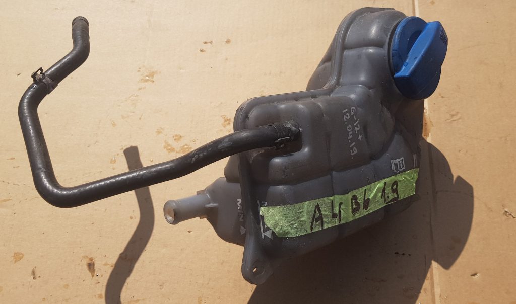 Dzesēšanas šķidruma tvertne priekš AUDI A4 2004