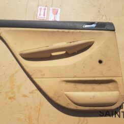 Aizmugurējo labo durvju apdare priekš ŠKODA FABIA 2003