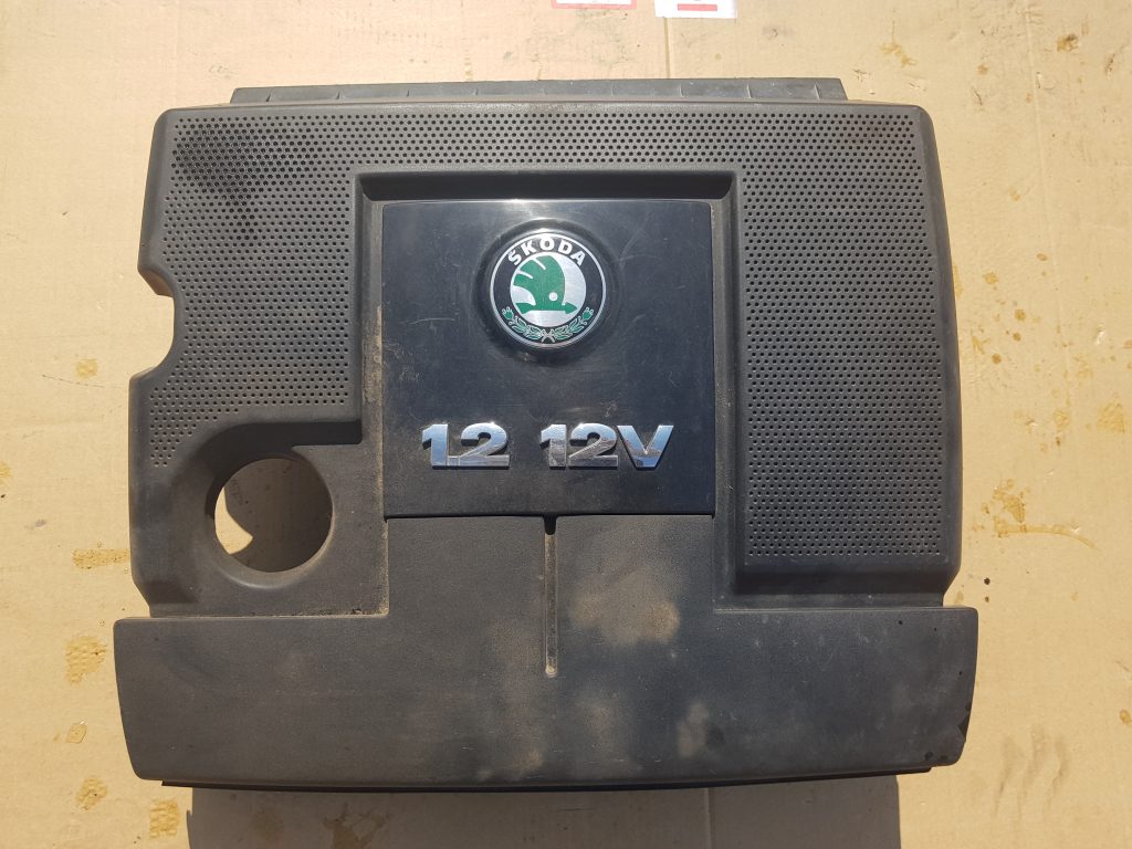 Dzinēja dekoratīvais vāks priekš ŠKODA FABIA 2003 1 Dzinēja dekoratīvais vāks priekš ŠKODA FABIA 2003