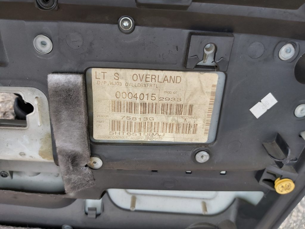 Priekšējo kreiso durvju apdare priekš JEEP GRAND CHEROKEE 2004 2 Priekšējo kreiso durvju apdare priekš JEEP GRAND CHEROKEE 2004