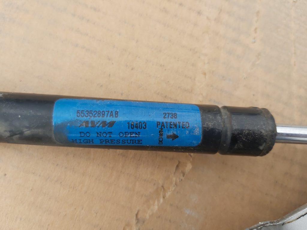 Pārsega amortizators priekš JEEP GRAND CHEROKEE 2004 2 Pārsega amortizators priekš JEEP GRAND CHEROKEE 2004