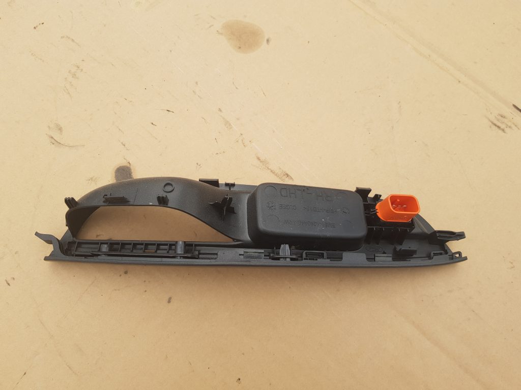 Stikla pacelšanas poga priekš FORD FOCUS 2016 2 Stikla pacelšanas poga priekš FORD FOCUS 2016