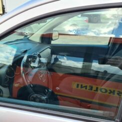 Priekšējo kreiso durvju stikls priekš DACIA LODGY 2014