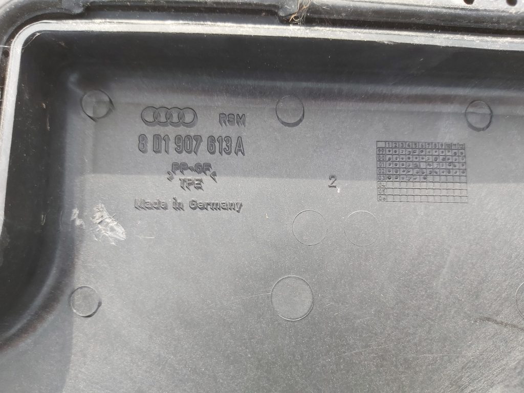 Drošinātāju kārbas korpusa vāks priekš AUDI A6 AVANT 2003